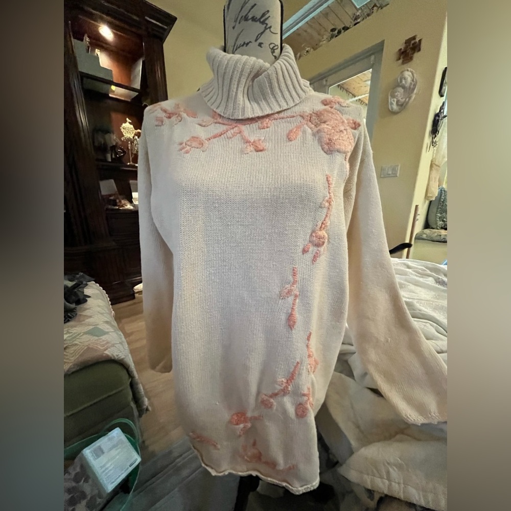 Newport News Soo sweet sweater size large! #4 pink